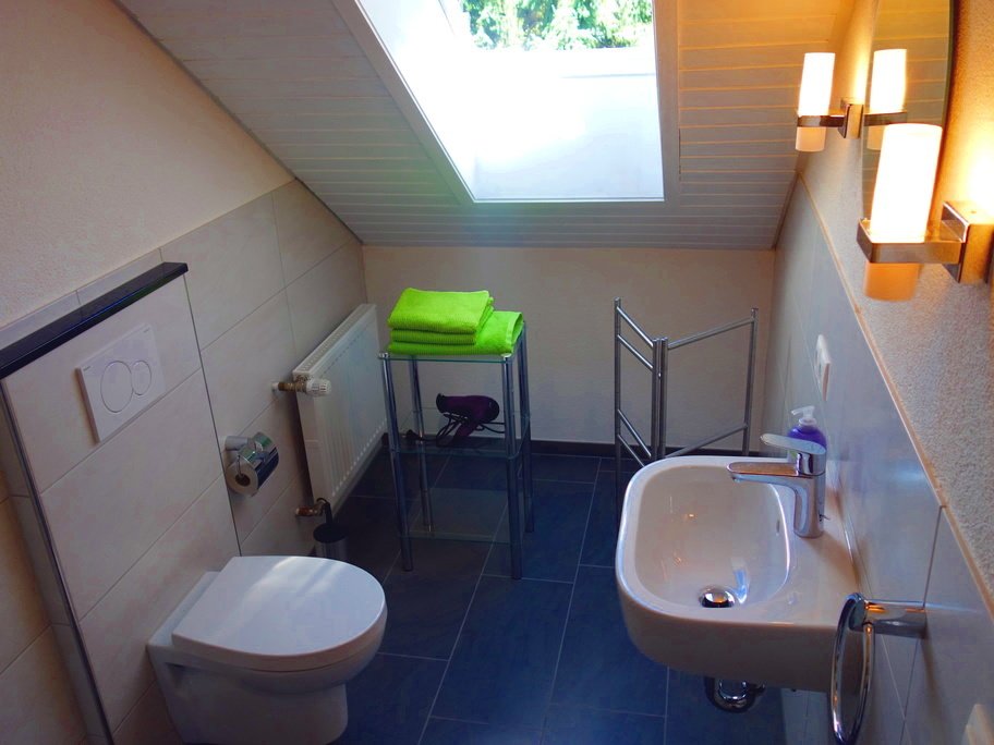 Bad der größeren Ferienwohnung Haus Scheuble